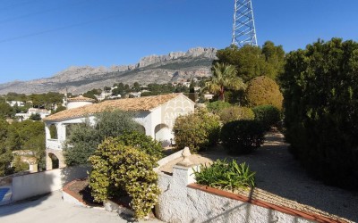 Beautiful and spacious Mediterranean villa with large terraces.